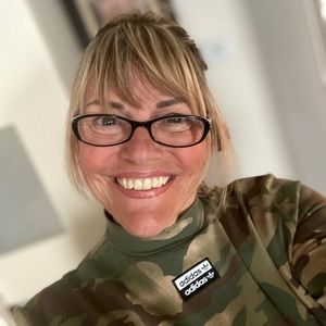 Meet your Posher, Suzie 🇨🇦